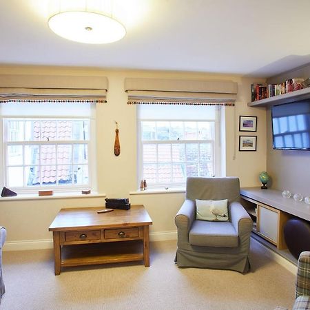 Host & Stay - Spyglass 1708 Whitby Bagian luar foto