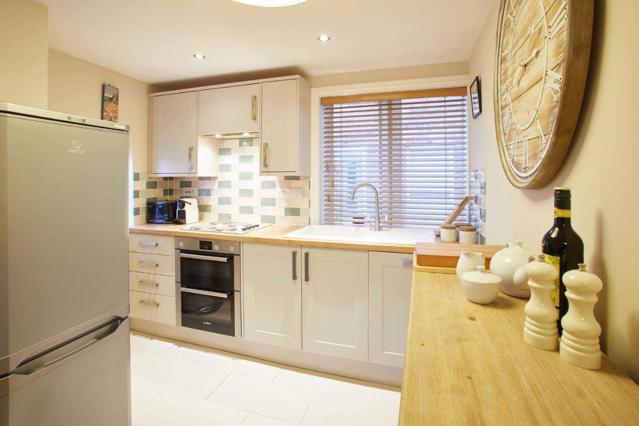 Host & Stay - Spyglass 1708 Whitby Bagian luar foto