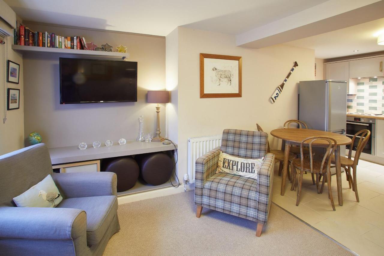Host & Stay - Spyglass 1708 Whitby Bagian luar foto