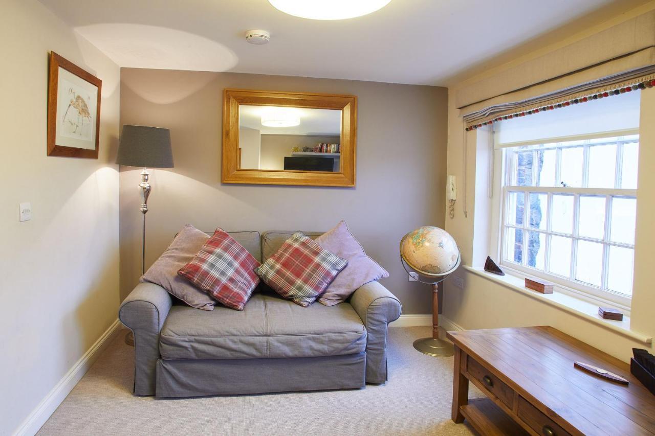 Host & Stay - Spyglass 1708 Whitby Bagian luar foto