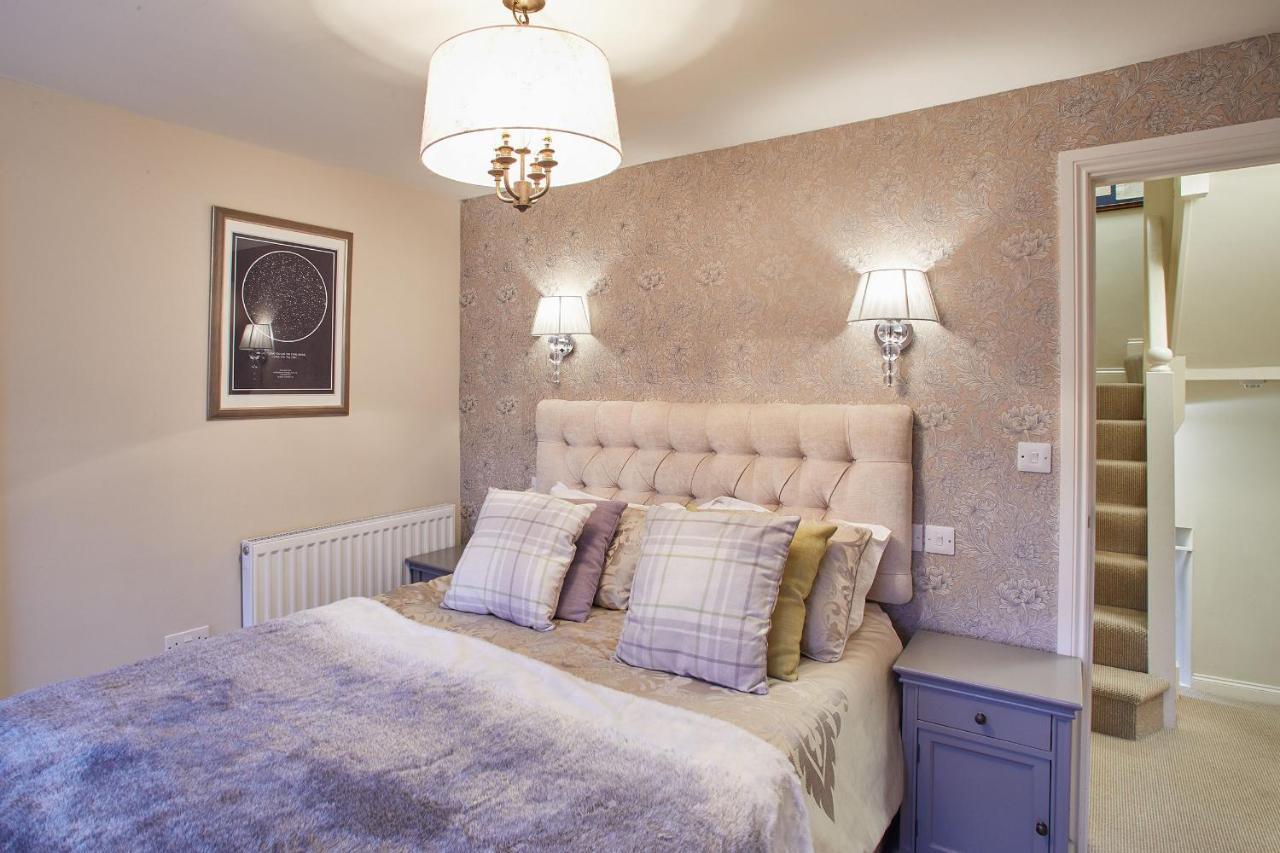 Host & Stay - Spyglass 1708 Whitby Bagian luar foto