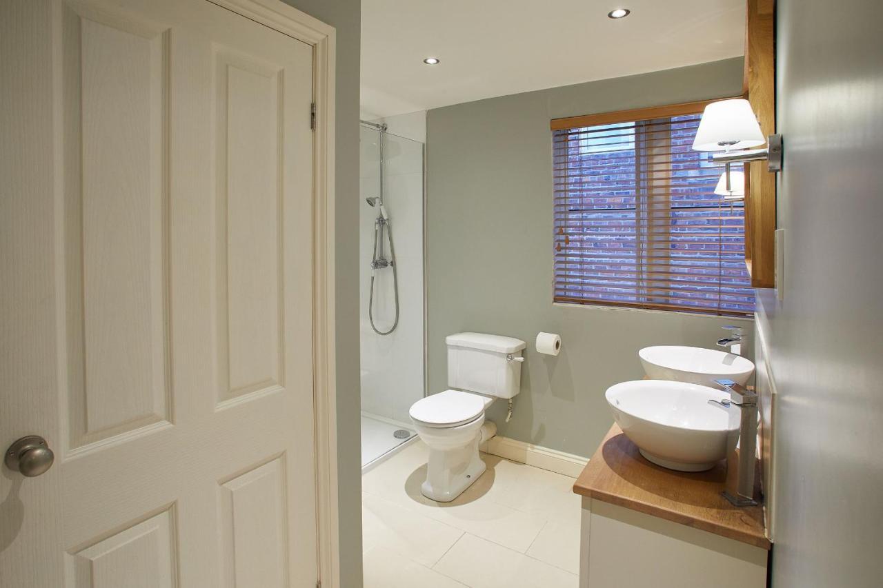 Host & Stay - Spyglass 1708 Whitby Bagian luar foto