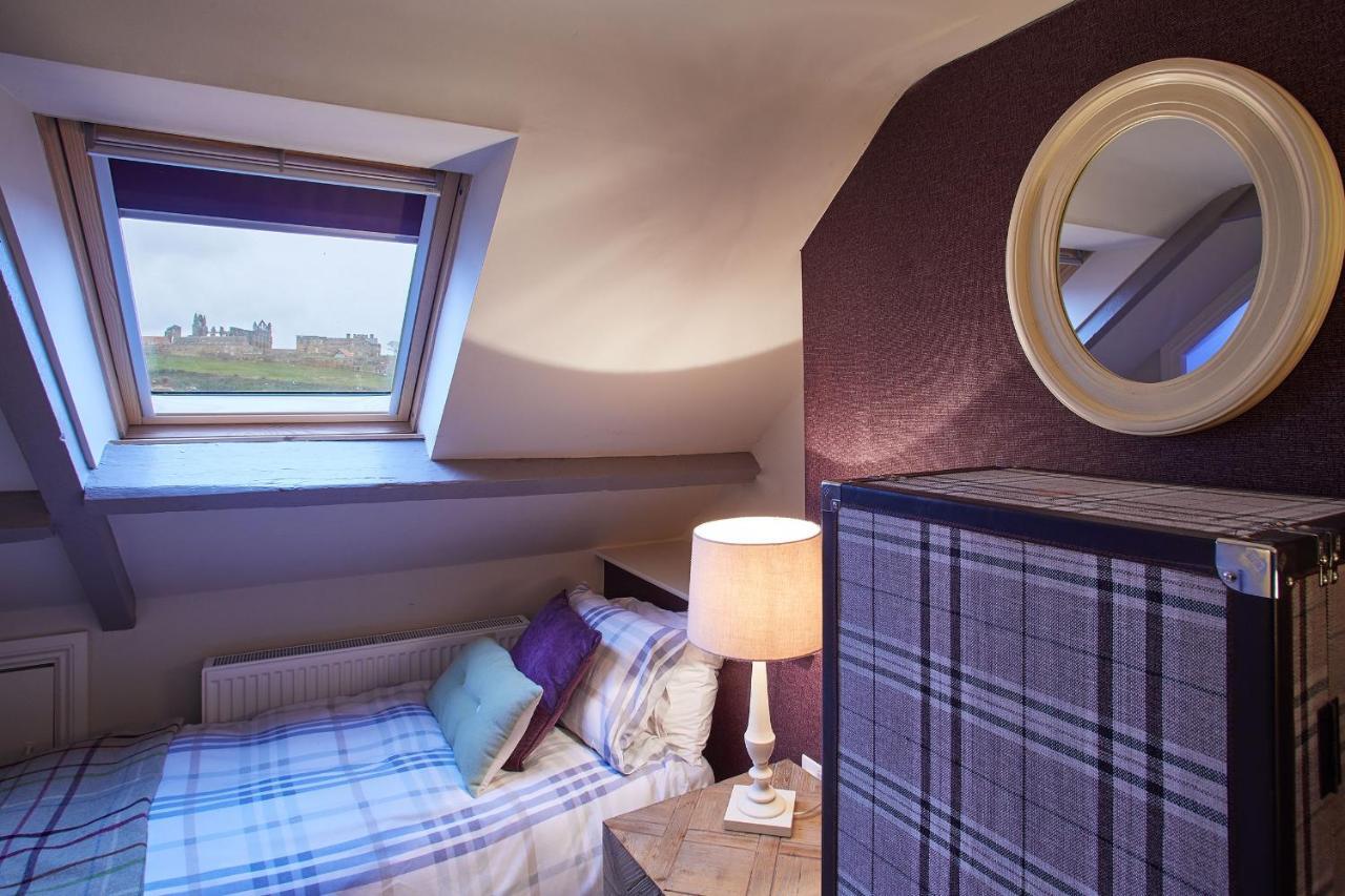 Host & Stay - Spyglass 1708 Whitby Bagian luar foto
