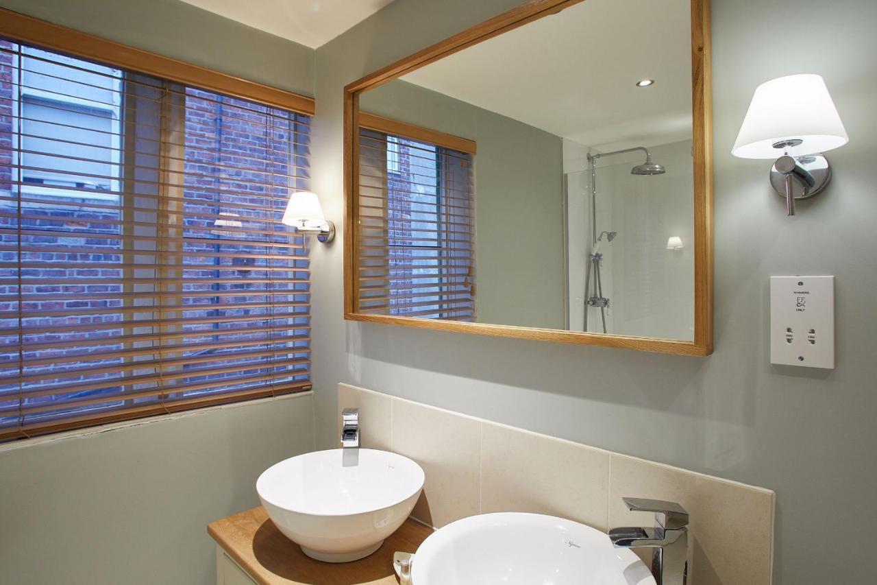 Host & Stay - Spyglass 1708 Whitby Bagian luar foto
