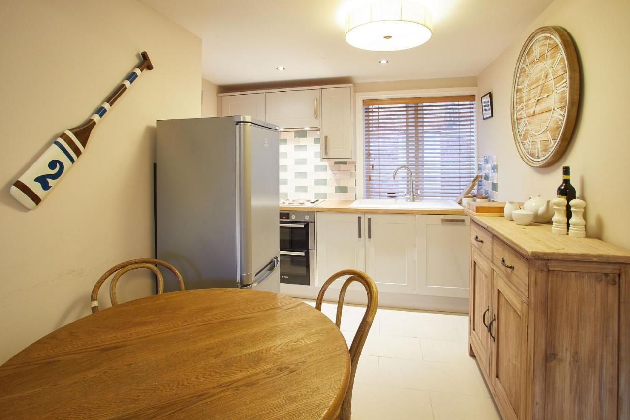 Host & Stay - Spyglass 1708 Whitby Bagian luar foto